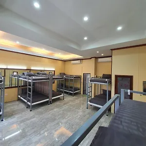  Hostel We Khaolak
